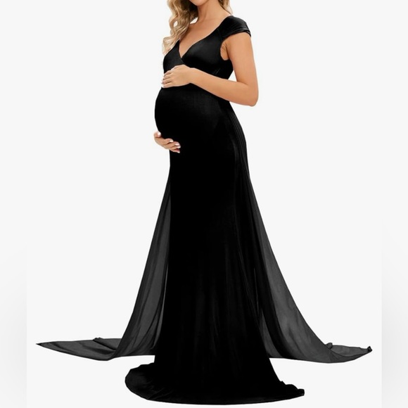 Black Maternity Fitted Gown with Long Chiffon Removable Train - Picture 4 of 6
